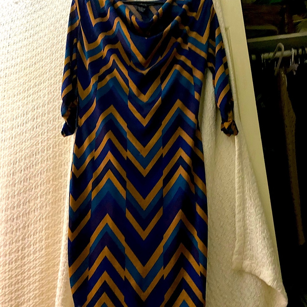 RUE 21    3/4  sleeved dress